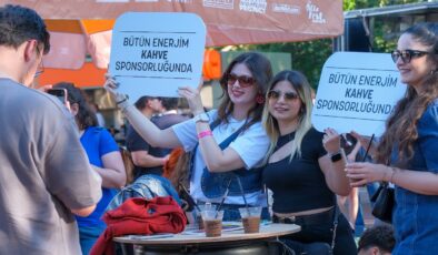 Bir fincan kahveden fazlası: Gençler kimlik satın alıyor