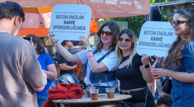 Bir fincan kahveden fazlası: Gençler kimlik satın alıyor