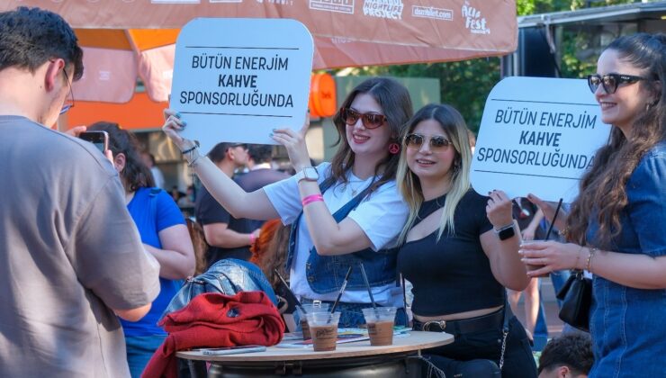 Bir fincan kahveden fazlası: Gençler kimlik satın alıyor