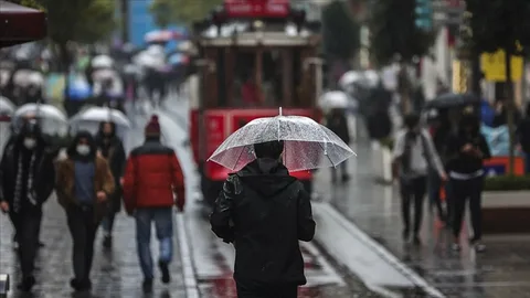 İstanbul için akşam saatlerine sağanak alarmı