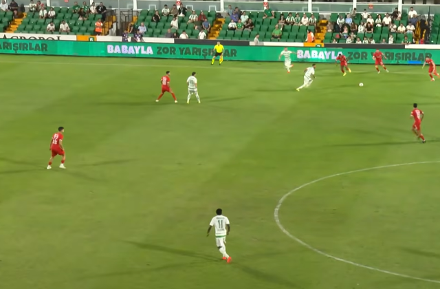 Muğlaspor-Boluspor maçında reklam panoları gündem oldu