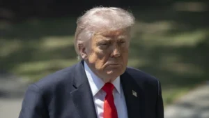 Donald Trump’tan Tahran yönetimine sert mesajlar