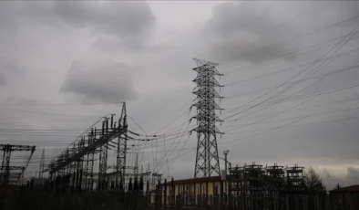 Elektrik piyasasında zirve 4 bin 400 lira: İşlem hacmi geriledi