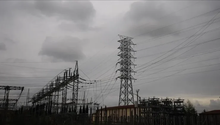 Elektrik piyasasında zirve 4 bin 400 lira: İşlem hacmi geriledi