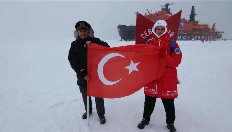 Kuzey Kutbu’nda Türk bayrağını dalgalandırdı: Lise öğrencisi Alper Tapkı’dan tarihi başarı