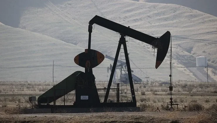 Küresel petrol arzı Temmuzda günlük 2,4 milyon varil arttı