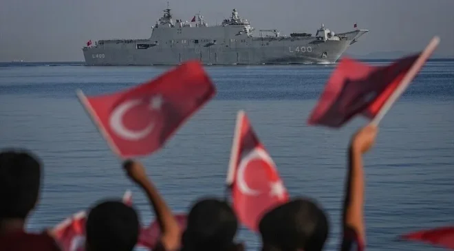 Türk donanmasının gururu dev platformlar Mavi Vatan öncesi Yalova’da gövde gösterisi yaptı