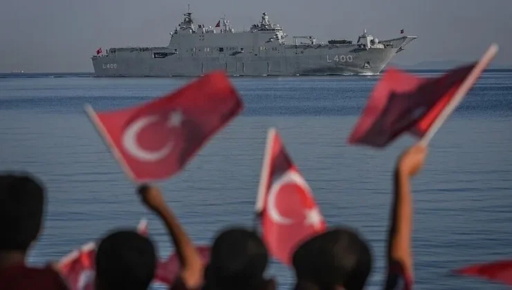 Türk donanmasının gururu dev platformlar Mavi Vatan öncesi Yalova’da gövde gösterisi yaptı