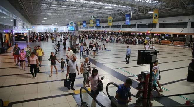 Türk turistler yurt dışında 362 milyon dolarlık hediyelik eşya aldı