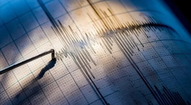 Endonezya’da 7,7 büyüklüğünde deprem