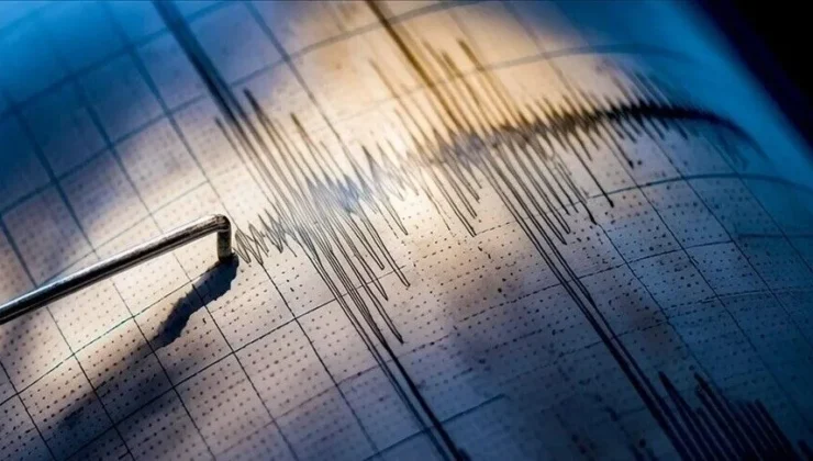 Endonezya’da 7,7 büyüklüğünde deprem