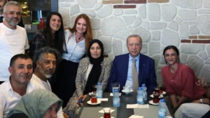 Cumhurbaşkanı Erdoğan, Üsküdar’da esnaf ve vatandaşlarla buluştu