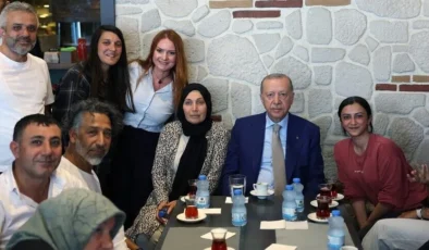 Cumhurbaşkanı Erdoğan, Üsküdar’da esnaf ve vatandaşlarla buluştu