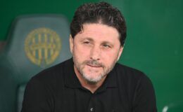 Trabzonspor’da deprem: Fatih Tekke 4-0’lık şok mağlubiyet sonrası canlı yayında istifa etti!