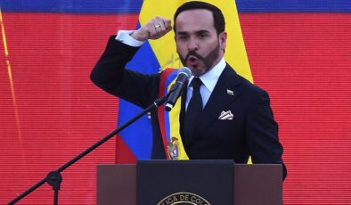 Kolombiya’nın yeni lideri ayağının tozuyla sert mesajlar verdi