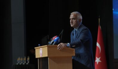 Türkçeye hizmet eden isimlere ödül, Ersoy’dan ortak alfabe vurgusu