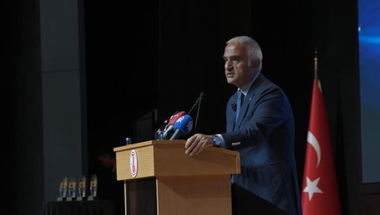 Türkçeye hizmet eden isimlere ödül, Ersoy’dan ortak alfabe vurgusu