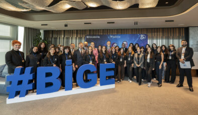 Halkbank’tan kız öğrencilere dev destek