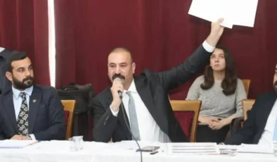 Tutuklu Adalar Belediye Başkan Yardımcısı Fırat Durak meclis üyeliklerinden istifa etti