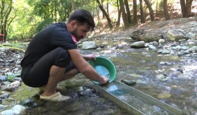 Doğada altın aramayı mesleğe dönüştürdü, günde 5 grama kadar çıkarıyor