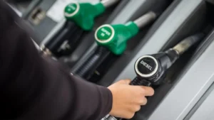 Motorine indirim geliyor: Litre fiyatı 100 TL’nin altına geriliyor
