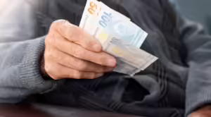 Evde bakım ödemeleri hesaplara yatırıldı: 7,7 milyar lira destek