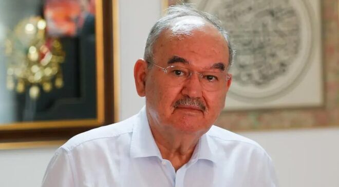 Eski İzmir Büyükşehir Belediye Başkanı Burhan Özfatura hayatını kaybetti