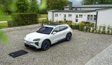 Porsche Cayenne elektrikli modelinde kablosuz şarj opsiyonu sunuyor
