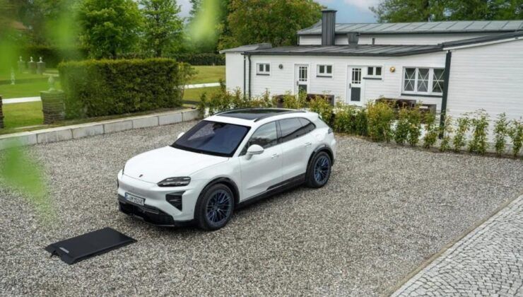 Porsche Cayenne elektrikli modelinde kablosuz şarj opsiyonu sunuyor