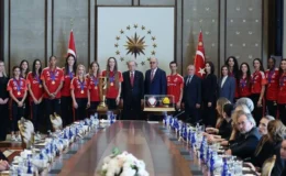 Erdoğan, şampiyon milli voleybolcuları kabul etti