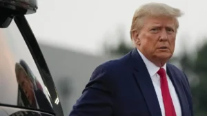 Trump’tan Fed’e sert uyarı: “Faizler düşmezse ticareti durdurabiliriz”