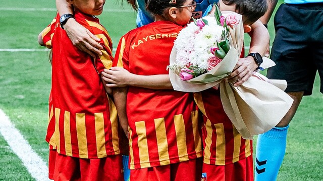Kayserispor’dan kadın hakem Asen Albayrak’a anlamlı jest