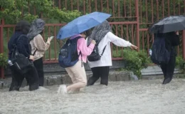 İstanbul’da şiddetli yağış nedeniyle okullara verilen ara uzatıldı