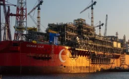 Türkiye’nin ilk yüzer gaz işleme tesisi Osman Gazi yola çıktı