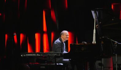 Akbank Caz Festivali’nde genç yetenekler ustalarla aynı sahnede