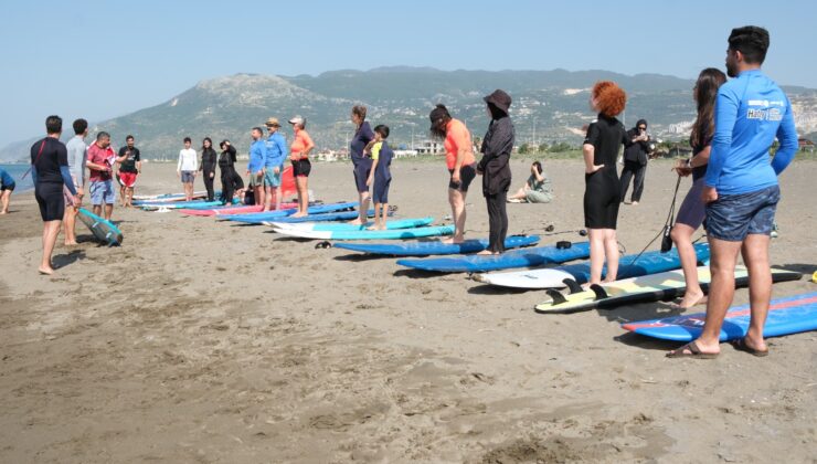 Sea Together Festivali Hatay’da çocukları ve aileleri sörf ve sanatla buluşturdu