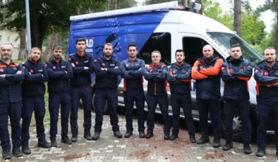AFAD personeli taşkında bebeği halat düzeneğiyle kurtardı