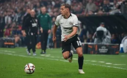 Beşiktaş Dolmabahçe’de 10 kişi kaldığı maçta Crystal Palace ile puanları paylaştı