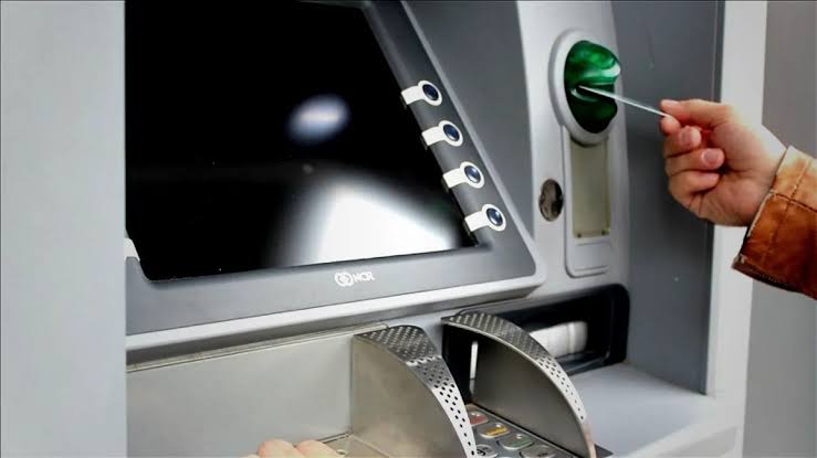 ATM arızaları ve nakit yetersizliği vatandaşları mağdur ediyor