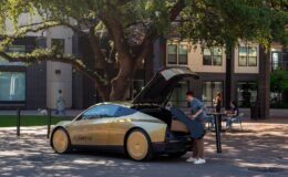 Tesla’dan radikal karar: Sürücüsüz model yıl sonuna kadar yollarda