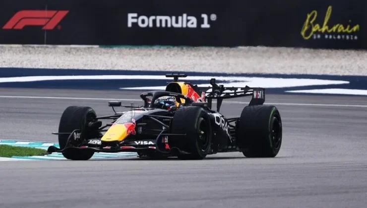 Verstappen, Singapur Grand Prix’sinde sprint yarışını kazandı