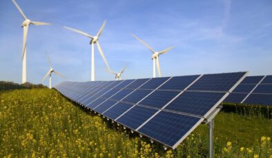 Yenilenebilir enerjide rekor: Elektrik üretiminin yarısından fazlası temiz kaynaklardan sağlandı