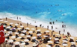 Turizmde ziyaretçi azaldı, gelir arttı