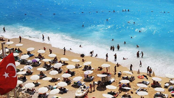 Turizmde ziyaretçi azaldı, gelir arttı